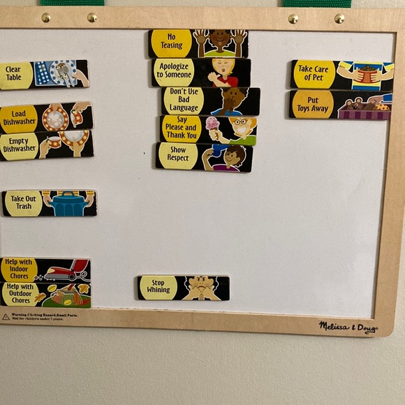 Melissa & Doug My Magnetic Responsibility Chart - Picture 3 of 13
